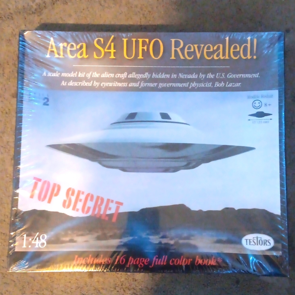 Original Area S4 UFO 1:48 Scale Model, silver, from 1994, described by Bob lazar